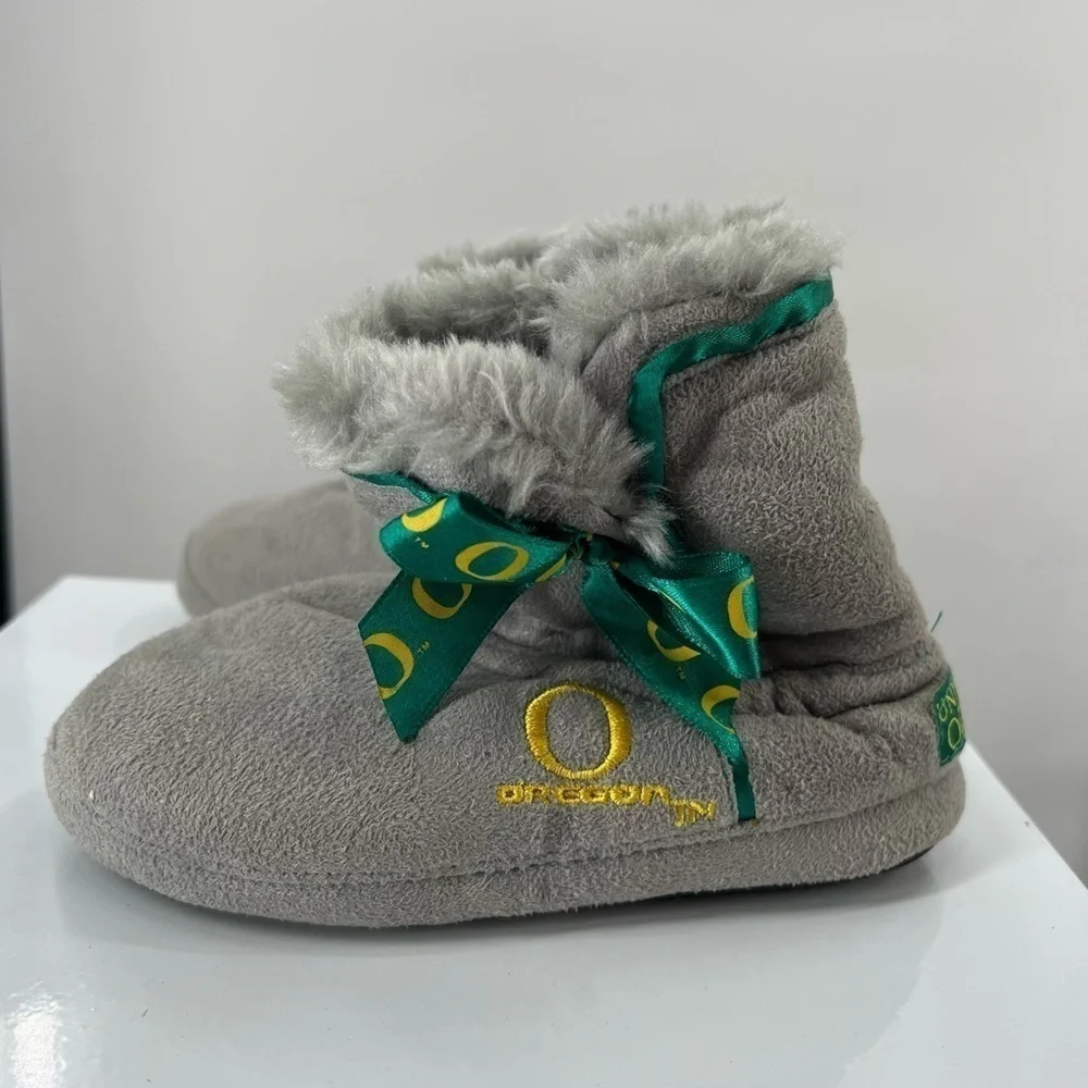 Oregon University of Oregon Kids Slippers Size S 11/12